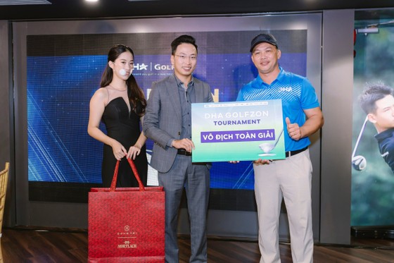 Ông Nguyễn Hữu Thiện với thành tích 76 gậy đã trở thành nhà vô địch của giải đấu và đồng thời cũng là chủ nhân của giải Hole In One năm nay.