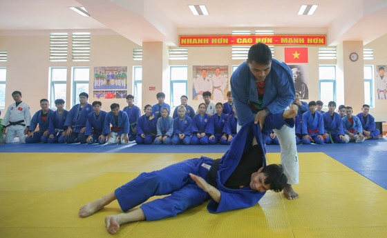 Các võ sĩ Kurash Lê Đức Đông và Trần Thương quyết tâm bảo vệ HCV ngay trên nhà ảnh 1