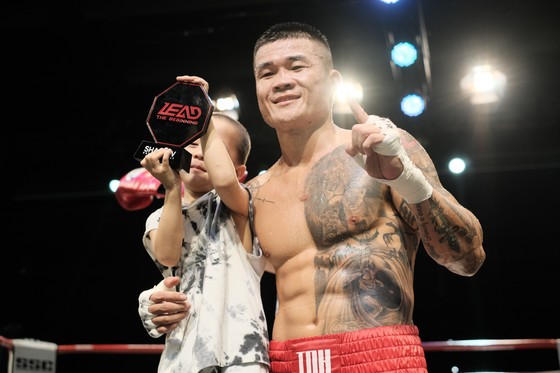 Trương Đình Hoàng thắng knock-out võ sĩ Indonesia trong ngày tái xuất ảnh 2