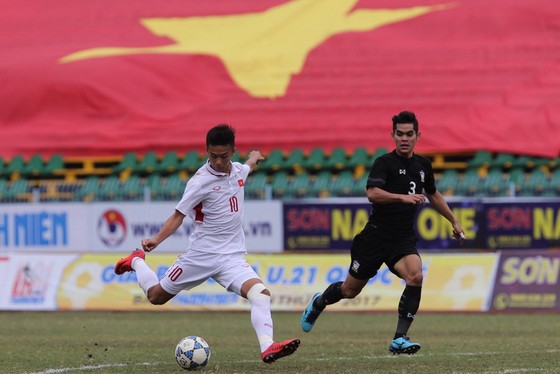 Đội U19 Việt Nam đánh rơi chiến thắng vào giờ chót trước Thái Lan. Ảnh: DŨNG PHƯƠNG