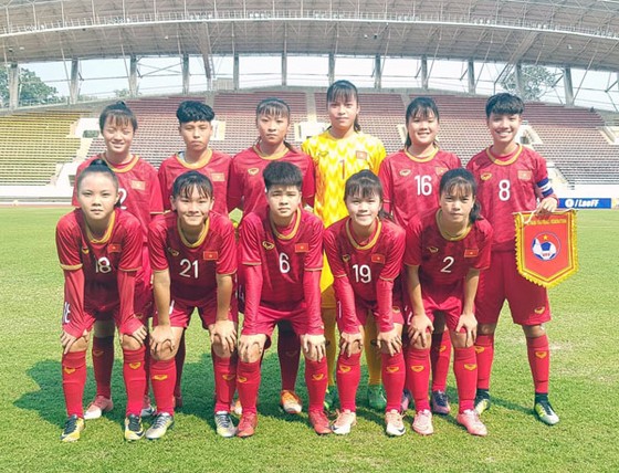 Đội hình xuất phát của đội U16 nữ Việt Nam. Ảnh: Đoàn Nhật