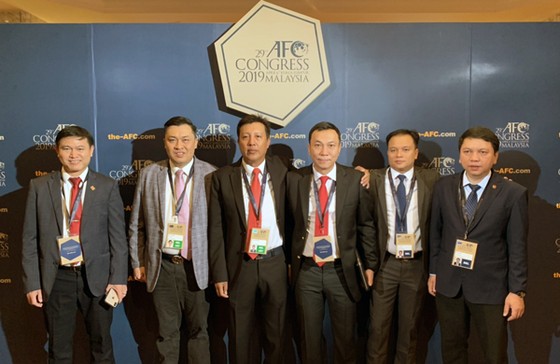 Các lãnh đạo VFF tham dự Đại hội LĐBĐ châu Á. Ảnh: ĐOÀN NHẬT