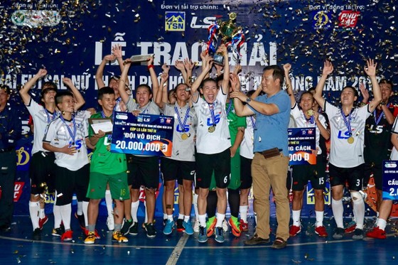 Đội nữ Thái Sơn Nam Quận 8 vô địch giải futsal TPHCM mở rộng 2019 ảnh 3