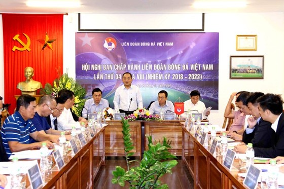 Chủ tịch VFF Lê Khánh Hải phát biểu tại Hội nghị. Ảnh: Đoàn Nhật