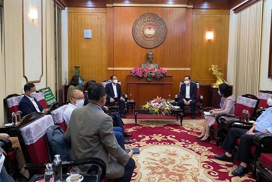 Ông Park đại diện trao 100.000 USD ủng hộ Việt Nam chống Covid-19  ảnh 1