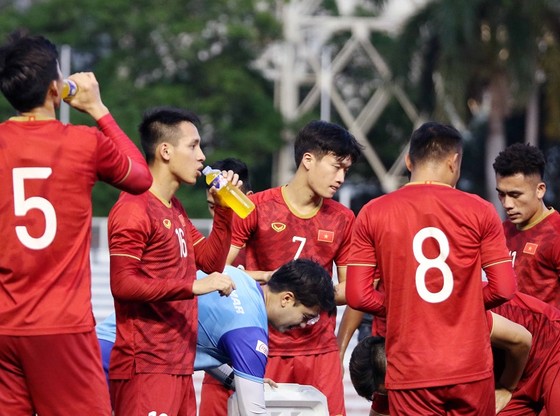 Hùng Dũng tham gia chiến dịch phòng chống Covid-19 do AFC khởi xướng ảnh 2