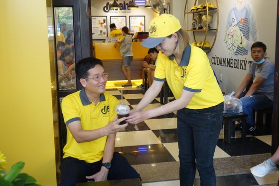 “Cô gái vàng” của bóng đá Việt Nam hợp tác cùng cà phê Ông Bầu ảnh 1