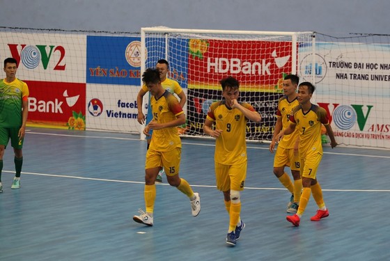 Quảng Nam bất ngờ thắng đậm 5-1 trước đội chủ nhà Sanna Khánh Hòa. Ảnh: Anh Trần.