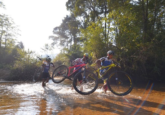 Khởi tranh giải siêu marathon quốc tế Dalat Ultra Trail 2020 ảnh 1