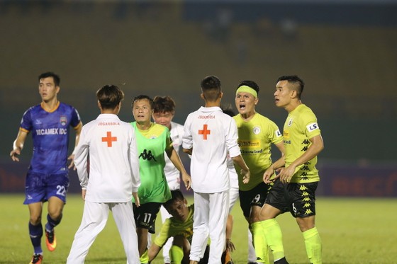Hà Nội FC giành 3 điểm trên sân Bình Dương trong trận đấu nhiều tranh cãi ảnh 5