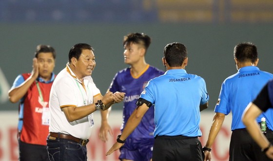 Hà Nội FC giành 3 điểm trên sân Bình Dương trong trận đấu nhiều tranh cãi ảnh 6