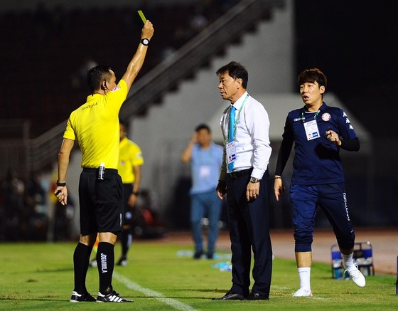 Trọng tài mắc nhiều sai số, nhưng các CLB V-League cần phản ứng chuyên nghiệp hơn ảnh 4