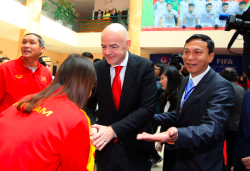 Chủ tịch FIFA Gianni Infantino trong lần ghé thăm Việt Nam và làm việc cùng VFF