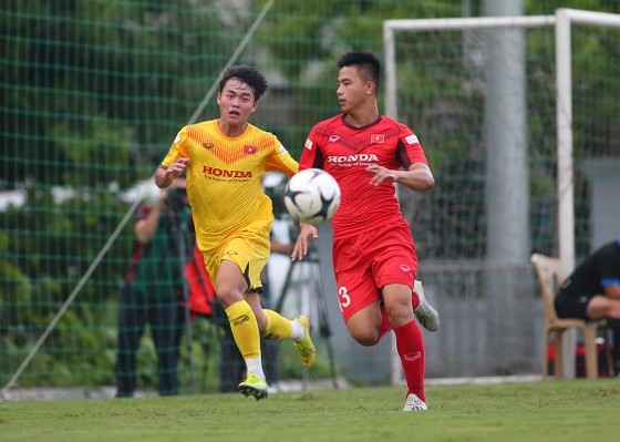 “Mưa bàn thắng” trong hai trận đấu nội bộ của U22 Việt Nam ảnh 1