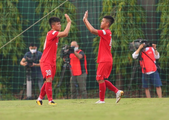 “Mưa bàn thắng” trong hai trận đấu nội bộ của U22 Việt Nam ảnh 2