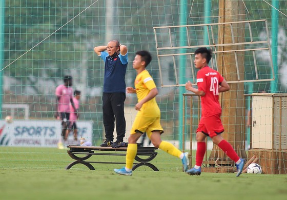 “Mưa bàn thắng” trong hai trận đấu nội bộ của U22 Việt Nam ảnh 3