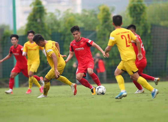 “Mưa bàn thắng” trong hai trận đấu nội bộ của U22 Việt Nam ảnh 4