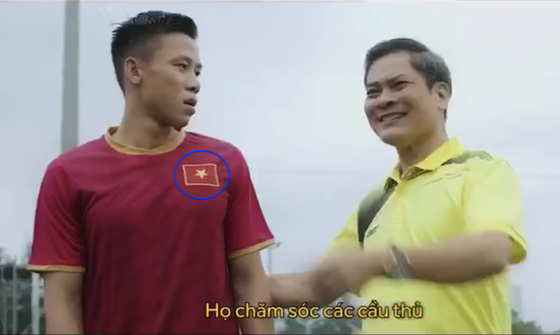 Quế Ngọc Hải mặc áo nhái, vi phạm bản quyền của đội tuyển Việt Nam ảnh 1