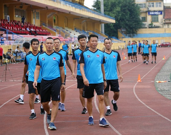 Có 2 trọng tài bị loại vì rớt phần kiểm tra thể lực ảnh 2