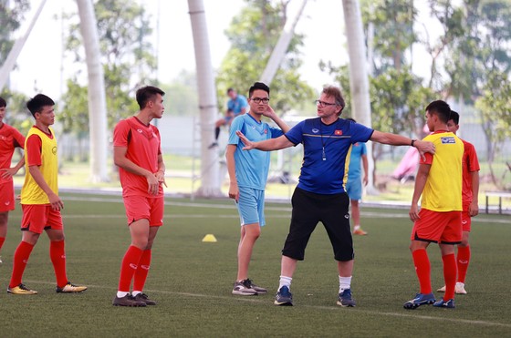 Thầy trò đội U19 Việt Nam phải đợt sang năm 2021 mới hội quân
