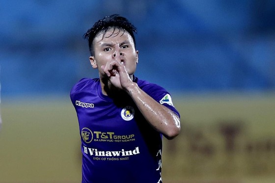 Quang Hải lập công ở bàn thắng quyết định cho Hà Nội FC. Ảnh: MINH HOÀNG