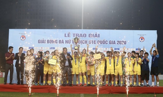 Đội dự tuyển Việt Nam vô địch giải bóng đá nữ U16 Quốc gia 2020 ảnh 2