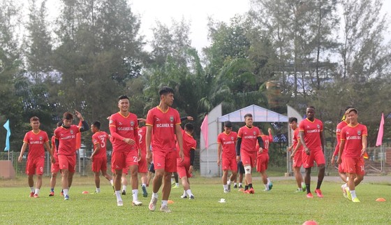 HLV Phan Thanh Hùng dự khán trận B.Bình Dương thắng Sài Gòn FC 2-0