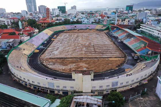 Sân Quy Nhơn đang được sửa chữa
