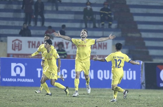 Khai cuộc LS V-League 2021: Nam Định tạo địa chấn trước Hà Nội ảnh 2
