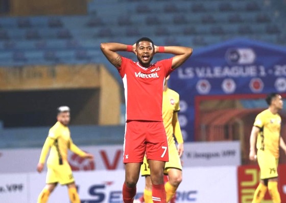 Mở màn LS V-League 2021: Con nhà giàu cũng rơi lệ ảnh 1