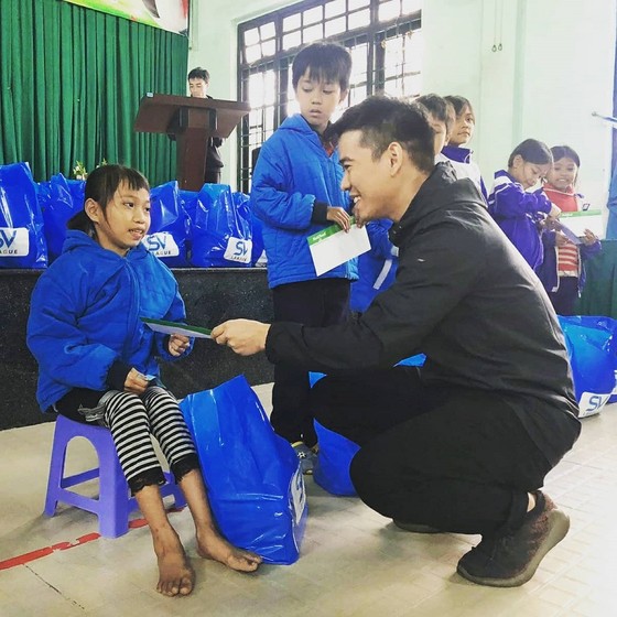 SV-League đến với học sinh nghèo tại Huế ảnh 1