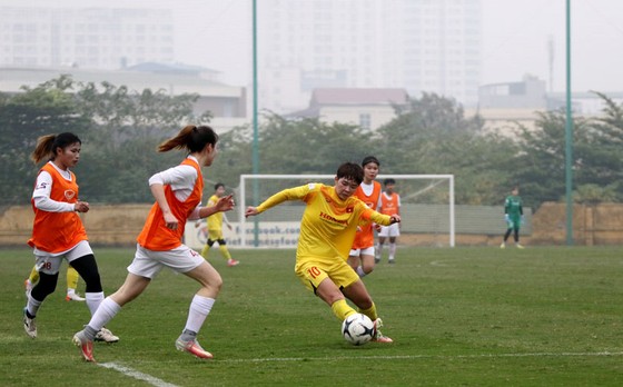 Thi đấu tập huấn: ĐT nữ Việt Nam thắng nữ Hà Nội 4-0 ảnh 1