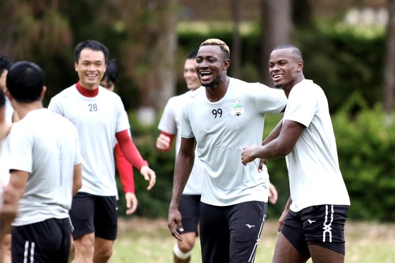 Chuyện thưởng tết V-League: kẻ khóc, người cười ảnh 2
