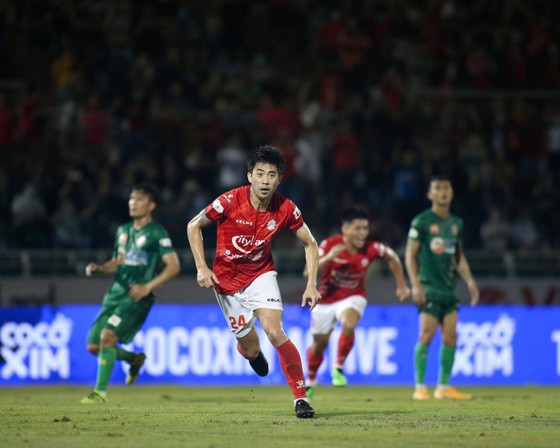 Lee Nguyễn vui mừng sau bàn thắng đầu tiên. Ảnh: HCMCFC