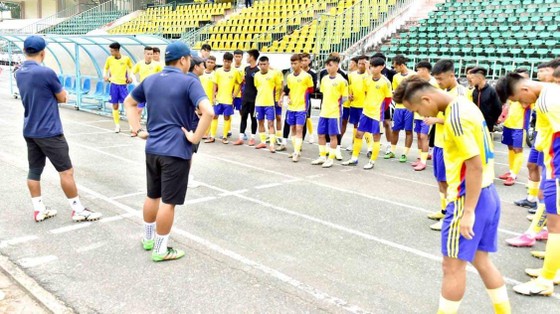 Phan Thanh Bình với trọng trách làm sống lại bóng đá trẻ Đồng Tháp ảnh 2