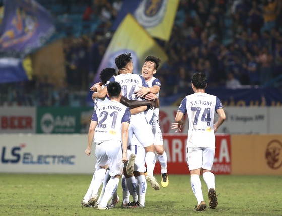 Quang Hải đưa Hà Nội FC trở lại với tốp 6 V-League ảnh 1