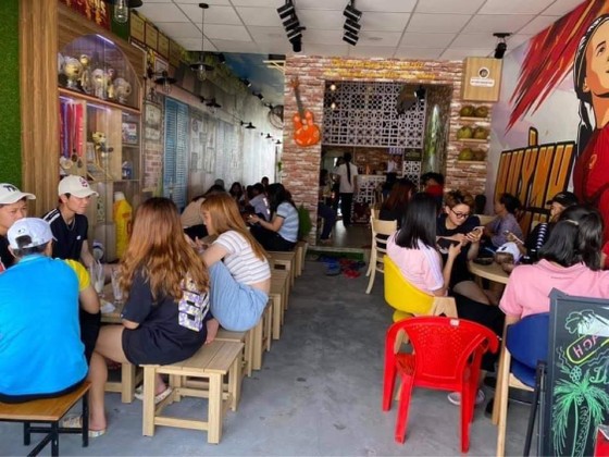 Huỳnh Như mở quán dừa sáp để quảng bá đặc sản quê Trà Vinh ảnh 4
