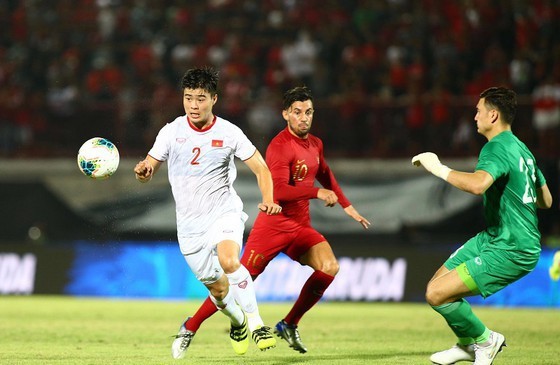 Duy Mạnh cùng các đồng đội đã thắng Indonesia 3-1 trong trận lượt đi