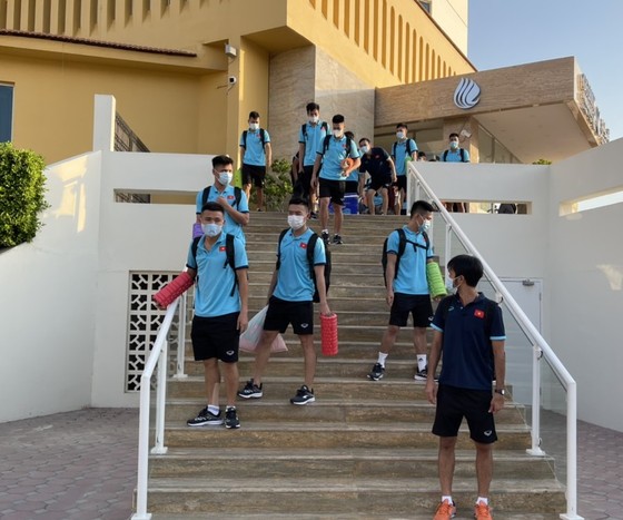 Tham tán Đại sứ quán Việt Nam tại UAE đến thăm đội tuyển futsal Việt Nam ảnh 5
