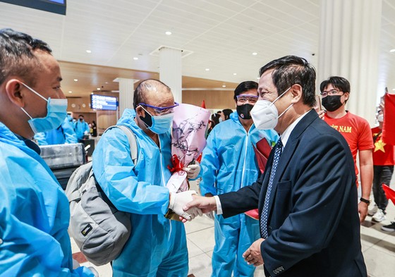 Đội tuyển Việt Nam đến UAE, bắt đầu đếm ngược thời gian ảnh 1
