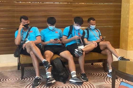 Đội tuyển Việt Nam đến khách sạn mới cùng 4 đội còn lại ảnh 6