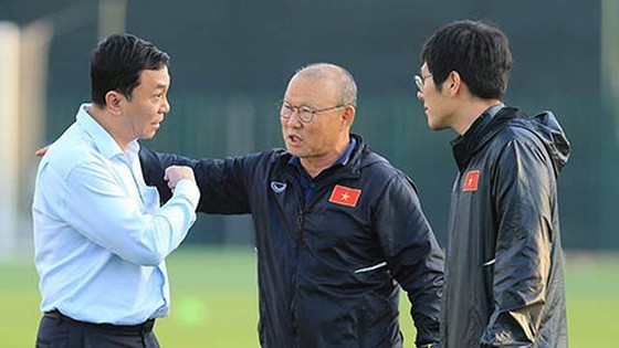 Ông Trần Quốc Tuấn đã cùng đồng hành với đội tuyển Việt Nam trong những ngày thi đấu tại UAE. Ảnh: Minh Hoàng