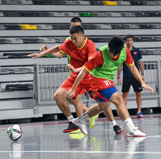 Đội tuyển futsal Việt Nam tập buổi đầu tại Malaga ảnh 3