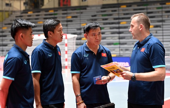 Đội tuyển futsal Việt Nam tập buổi đầu tại Malaga ảnh 5