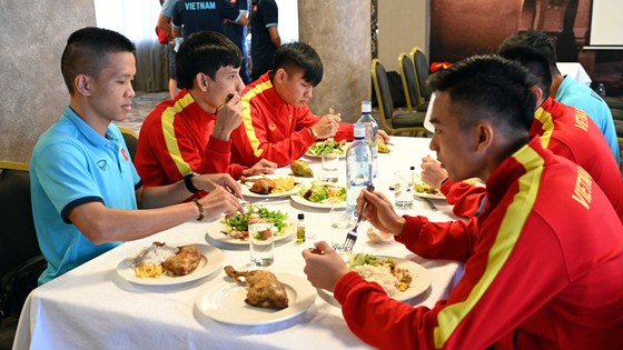 Đội tuyển futsal Việt Nam tập buổi đầu tại Malaga ảnh 6