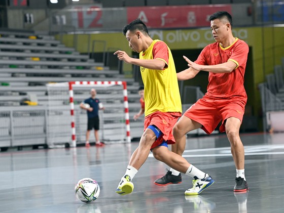 Đội tuyển futsal Việt Nam tập buổi đầu tại Malaga ảnh 4
