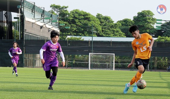 Đội nữ Việt Nam vẫn chưa thắng U15 futsal sau 3 trận so tài