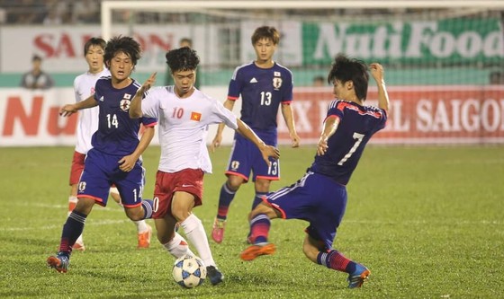 Công Phượng sẽ có cuộc tái ngộ thú vị với Minamino (số 13) sau 7 năm kể từ giải Tứ hùng U19 trên sân Thống Nhất. Ảnh: Bạch Dương