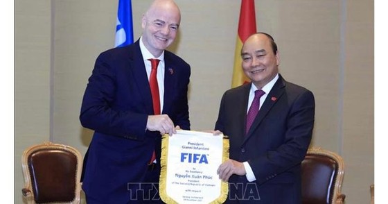 Chủ tịch nước Nguyễn Xuân Phúc gặp Chủ tịch FIFA tại Geneva, Thụy Sĩ ảnh 1