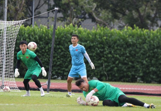 Đội tuyển Việt Nam trở lại sân tập, chờ gặp Malaysia ảnh 1